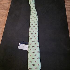 Vineyard Vines Light Green Tie with Red and Blue Motif
